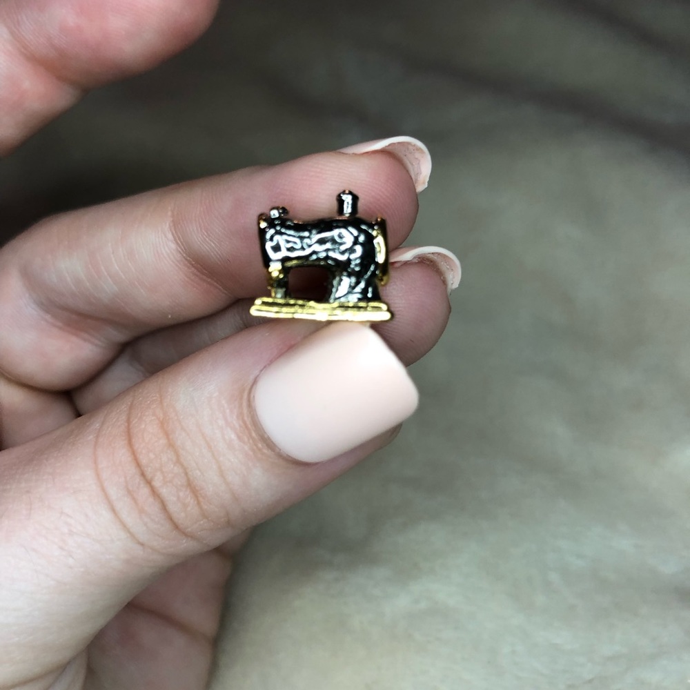 Sewing machine charm